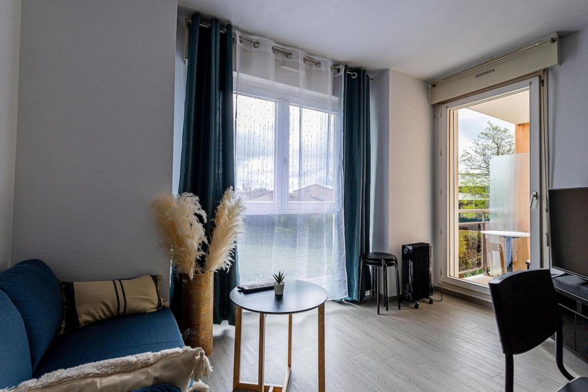 Moundi Piscine-parking-balcon Proche Hippodrome Appartement *